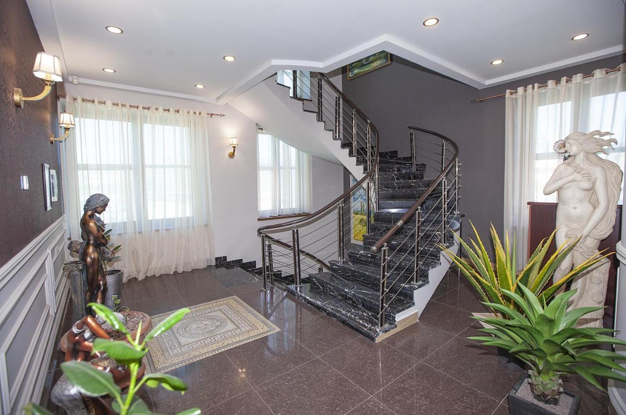 Golden Seconds Hotel Yerevan Ngoại thất bức ảnh