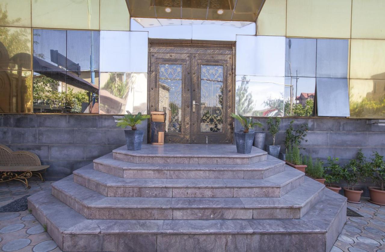 Golden Seconds Hotel Yerevan Ngoại thất bức ảnh