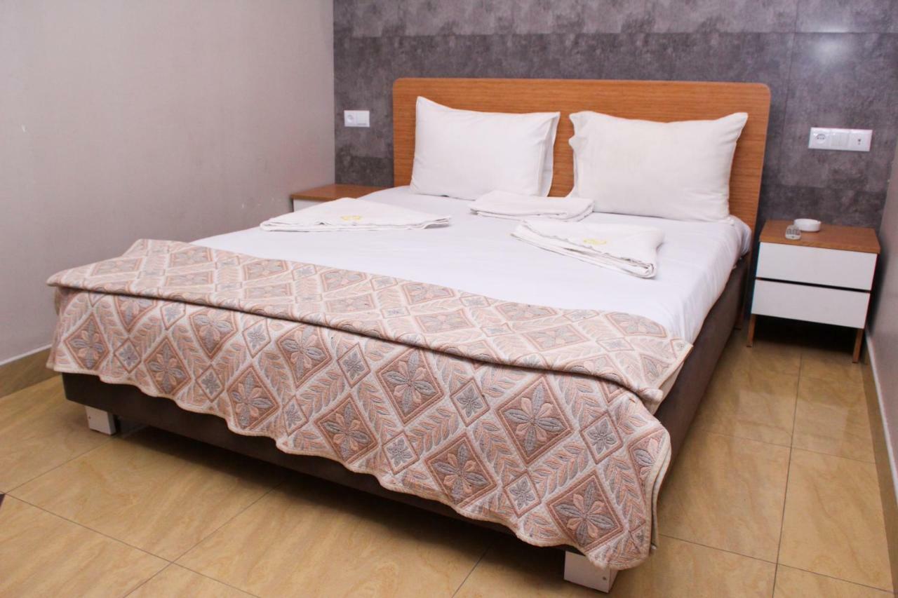 Golden Seconds Hotel Yerevan Ngoại thất bức ảnh